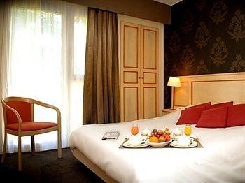 Le Relais Fleuri, Hotel Et Restaurant Logis - Avallon Sauvigny-le-Bois Kültér fotó
