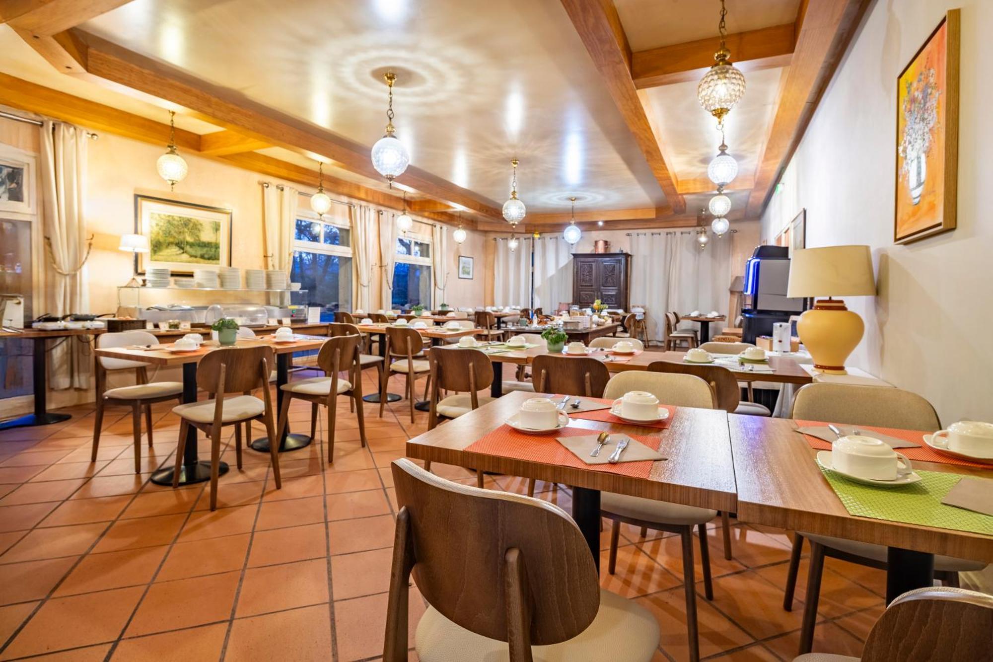 Le Relais Fleuri, Hotel Et Restaurant Logis - Avallon Sauvigny-le-Bois Kültér fotó
