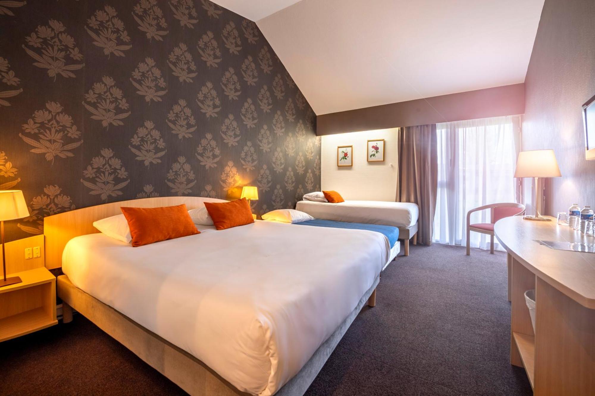 Le Relais Fleuri, Hotel Et Restaurant Logis - Avallon Sauvigny-le-Bois Kültér fotó