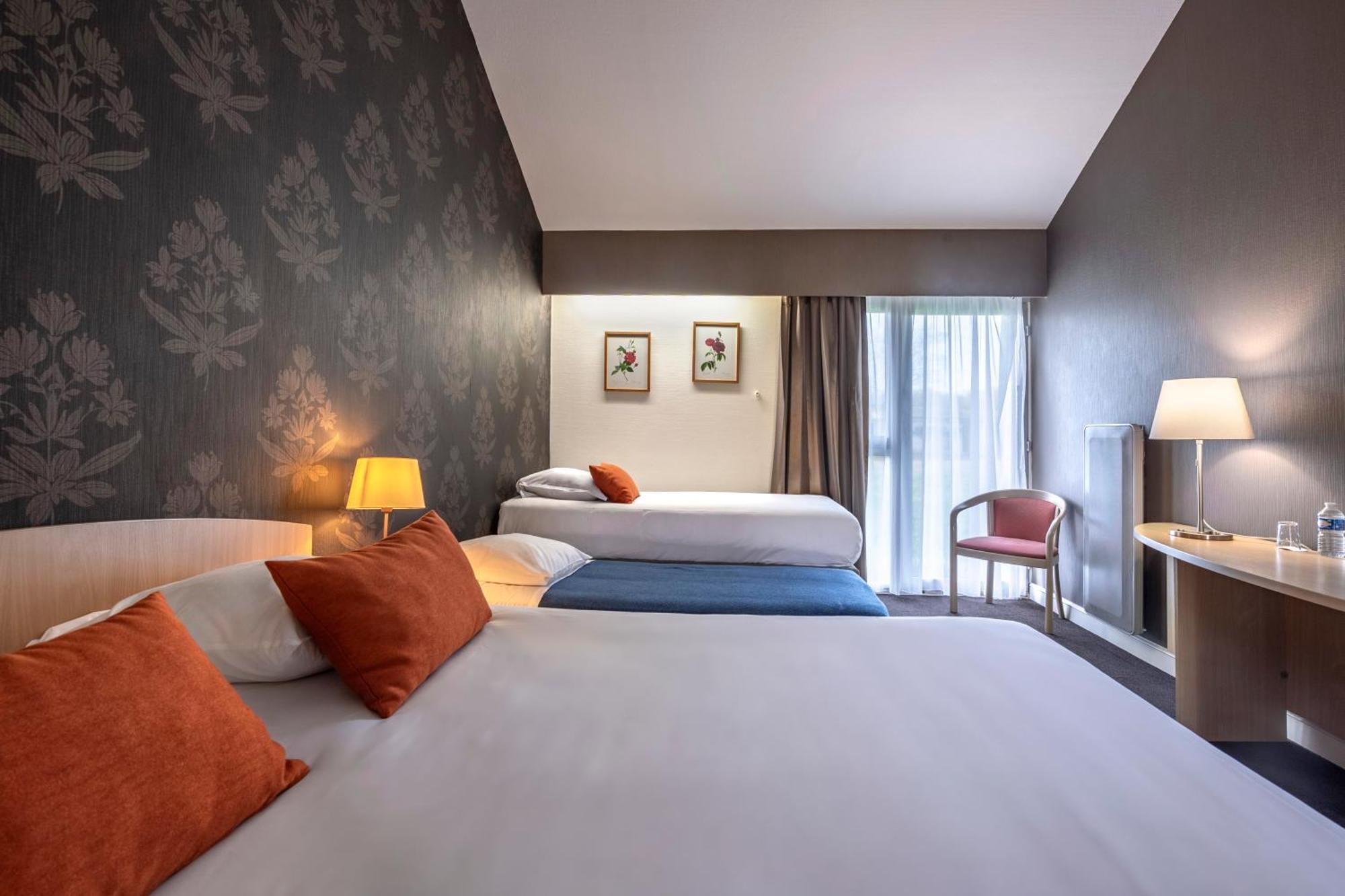 Le Relais Fleuri, Hotel Et Restaurant Logis - Avallon Sauvigny-le-Bois Kültér fotó